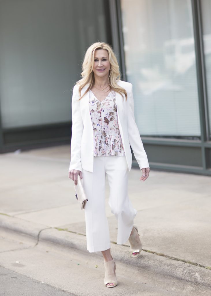 White pant suits: The Timeless Charm of it in Contemporary Fashion