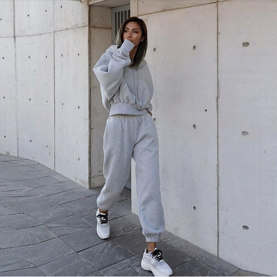 Gray sweatpants outfit