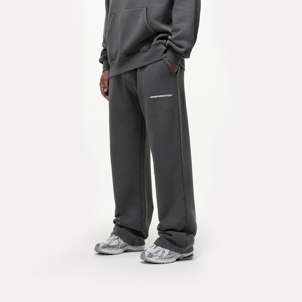 gray sweatpants