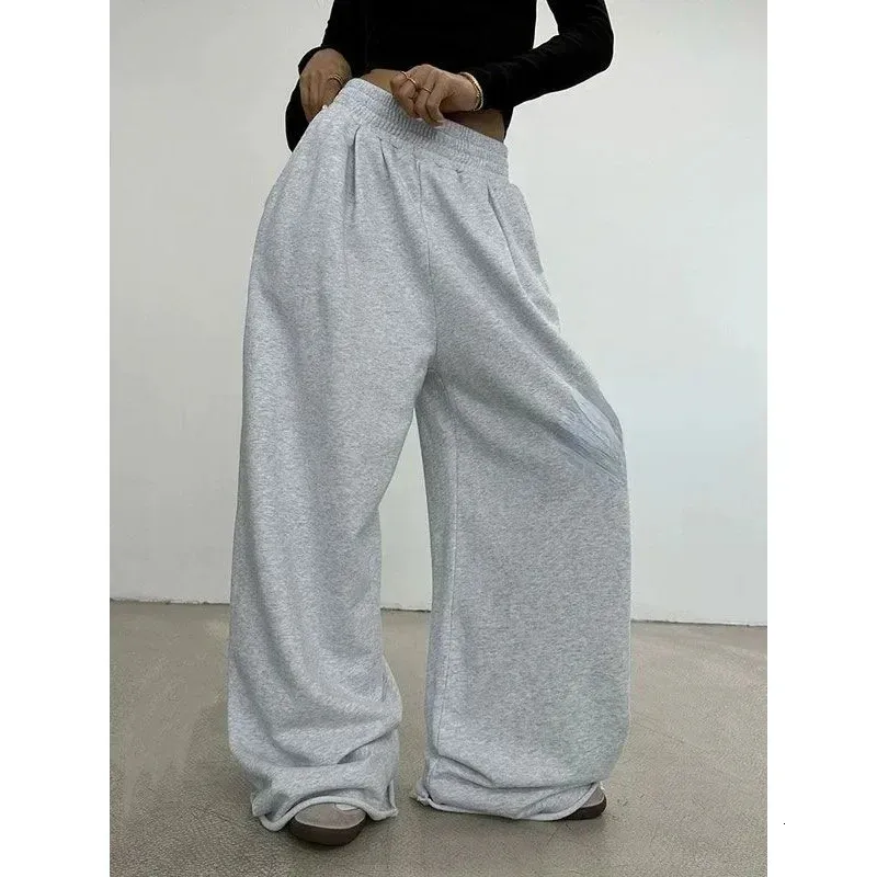 gray sweatpants 