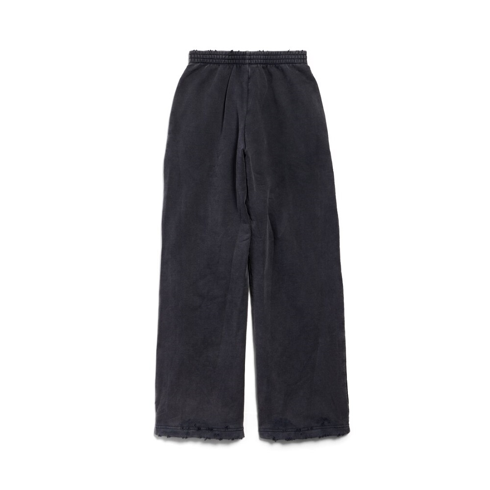 black sweatpants