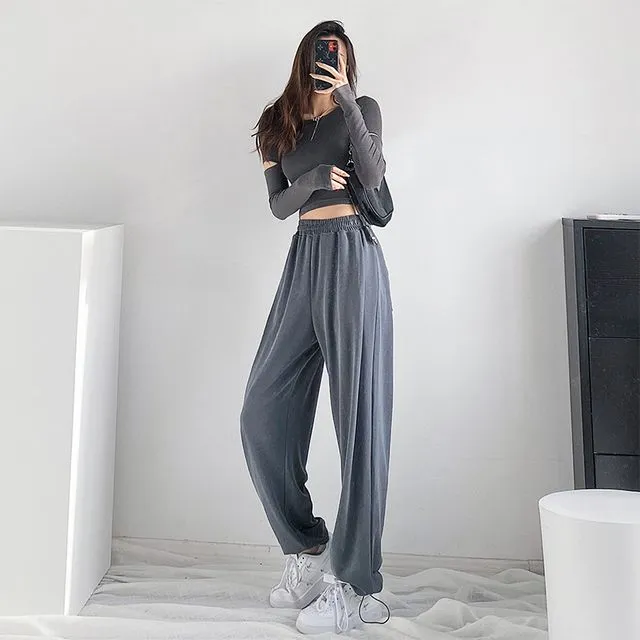 loose fit sweatpants
