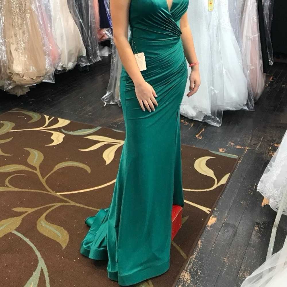 formal elegant emerald green dress