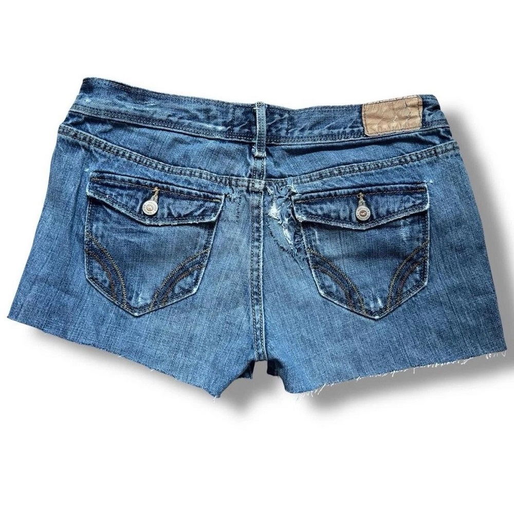 women in short shorts